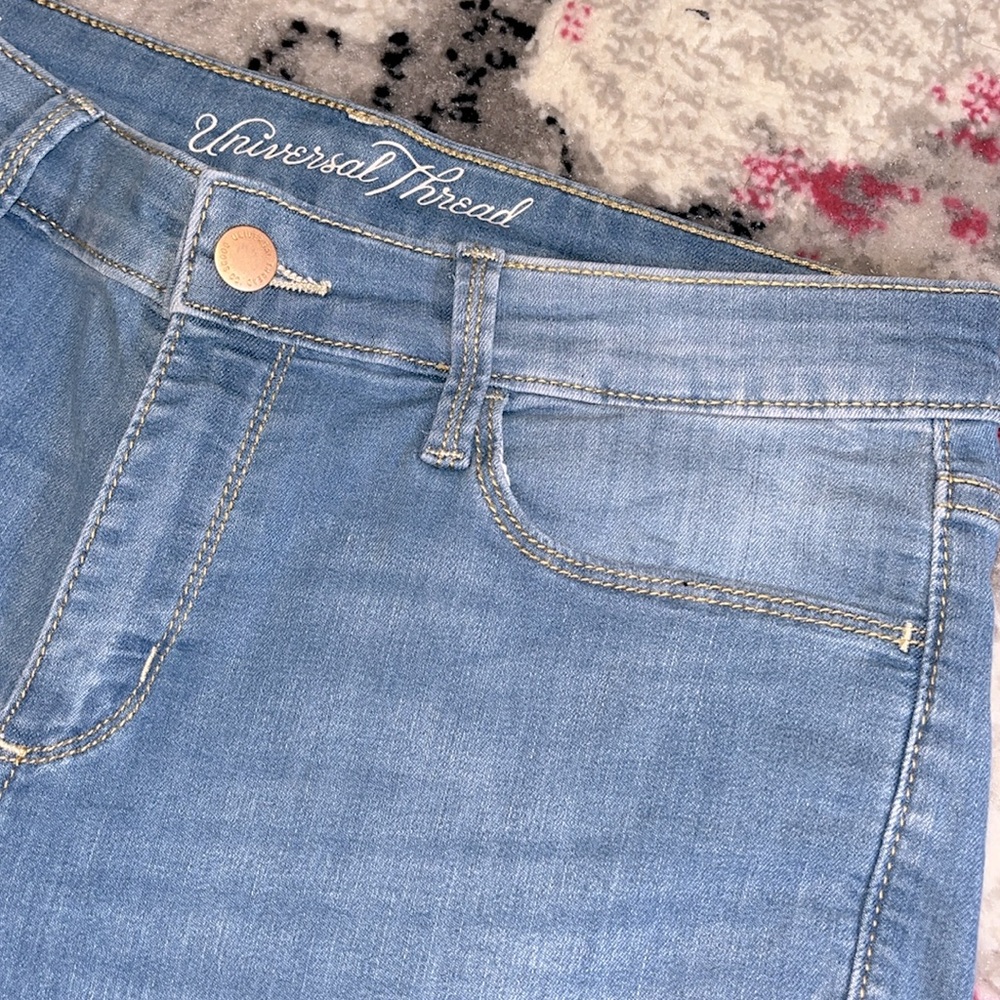 Universal Thread Mid Rise Skinny Jeans 🍁 - Picture 3 of 8